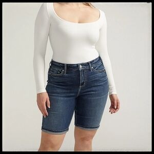NWT Silver Suki Women's Curvy Fit Mid Waist Bermuda Denim Shorts Size 22W